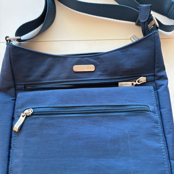 Baggallini Navy Blue Nylon Crossbody Bag With Multiple Pockets - Picture 2 of 7
